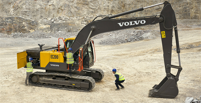 volvo-benefit-crawler-excavator-ec200-china-easy-servicing-2324x1200.jpg